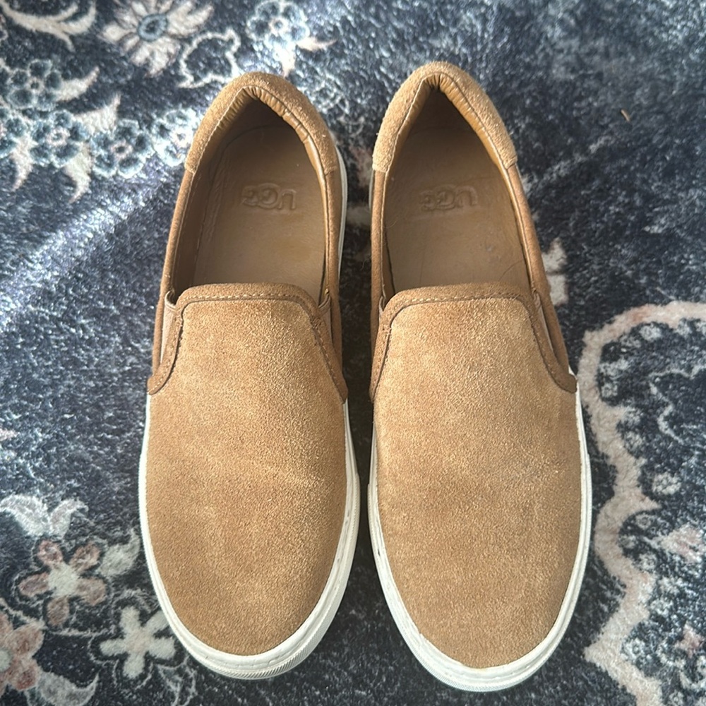 UGG